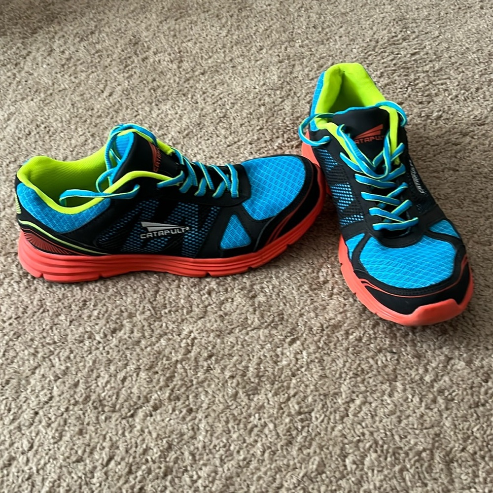 Catapult running shoe, bright-blue red yellow black Conquer-US 9 great condition